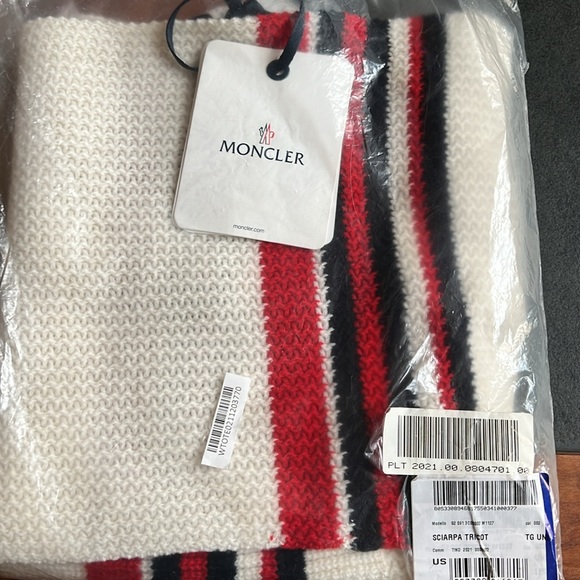 BNWT Moncler Sciarpa Tricot Scarf - Picture 7 of 7